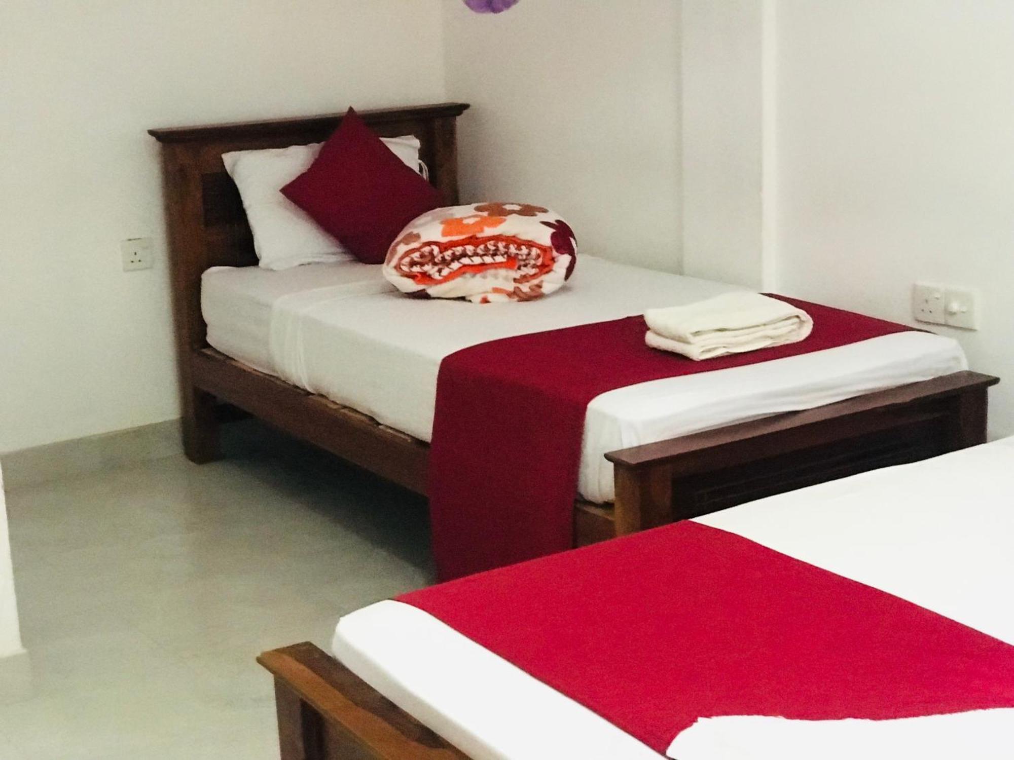 Jayamali Homestay Ella Bagian luar foto
