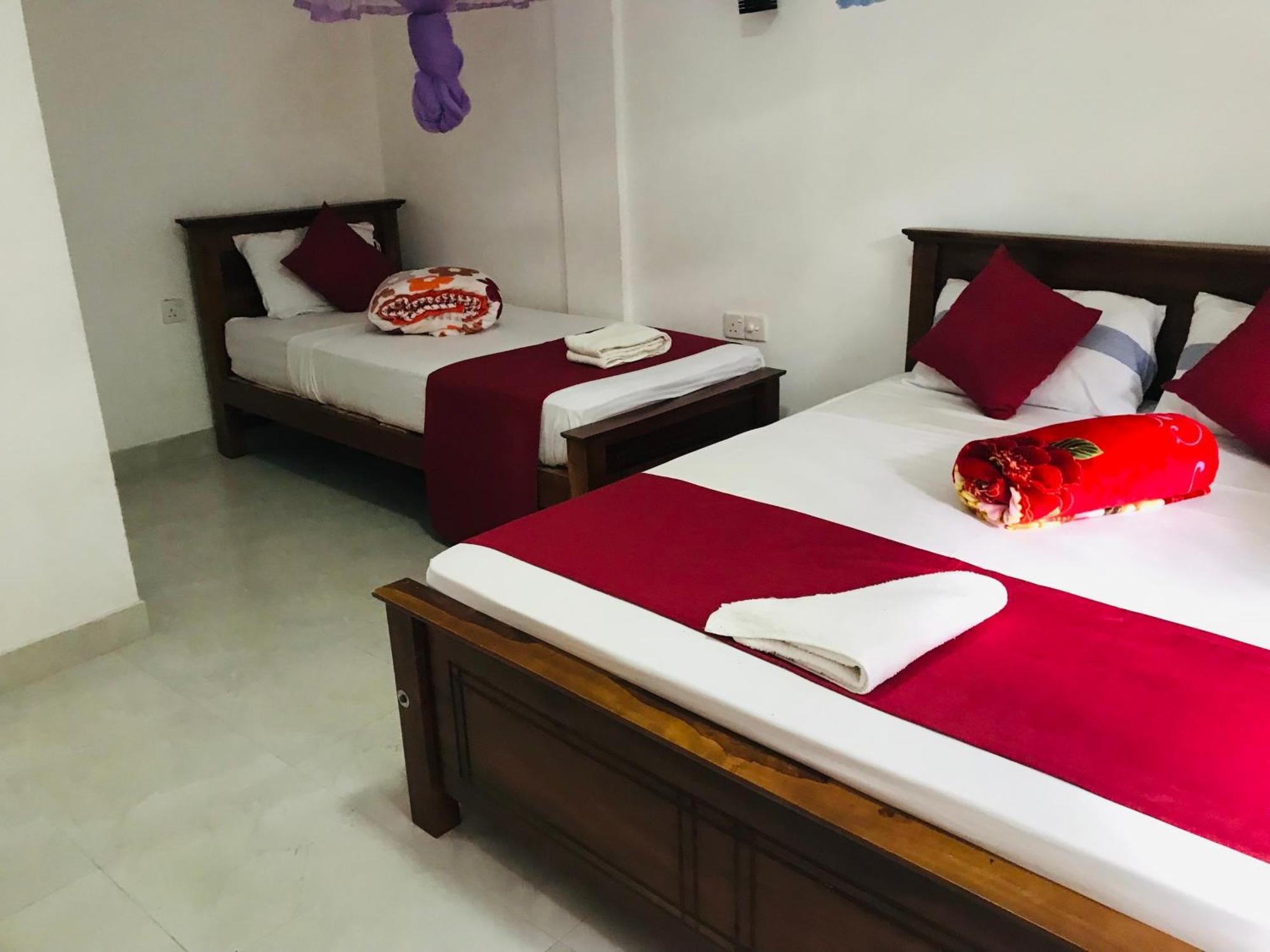 Jayamali Homestay Ella Bagian luar foto