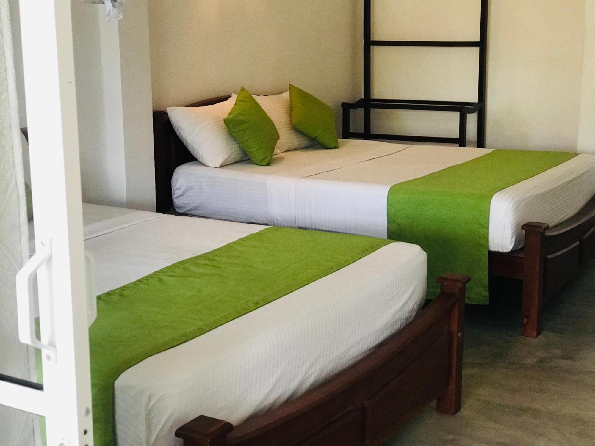 Jayamali Homestay Ella Bagian luar foto